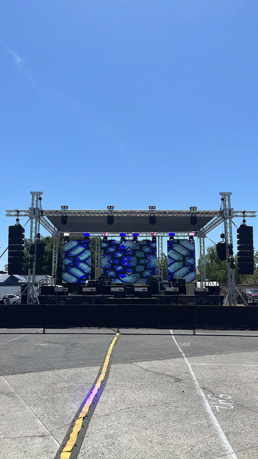 Evento social con iluminación personalizada