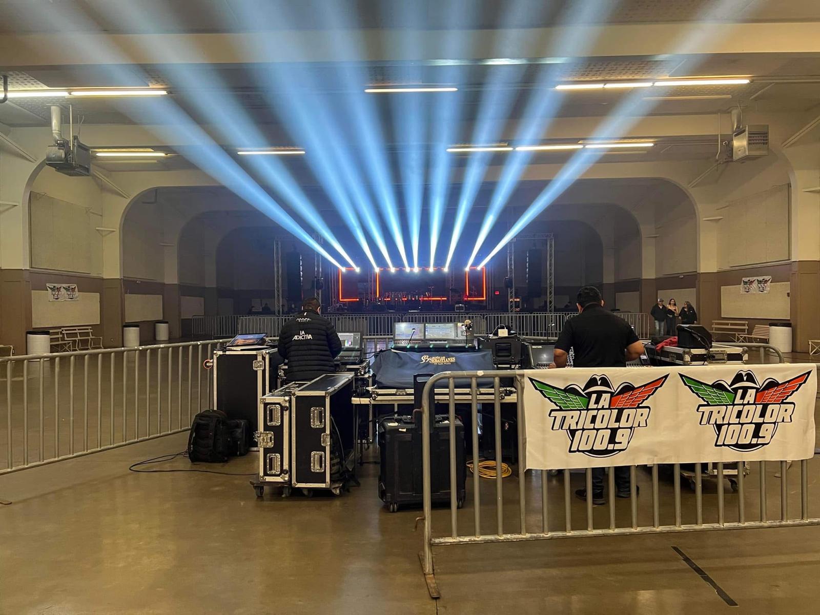 Evento corporativo con setup audiovisual